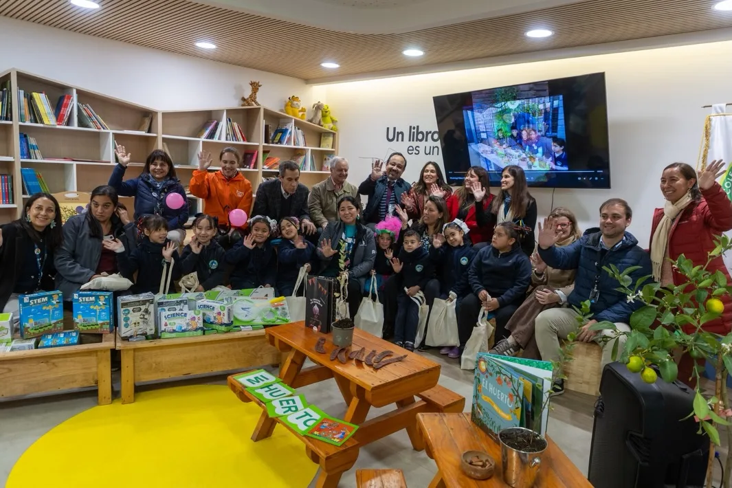 Proyecto Laboratorio Vivo recibe materiales de la Fundación Piñera Morel