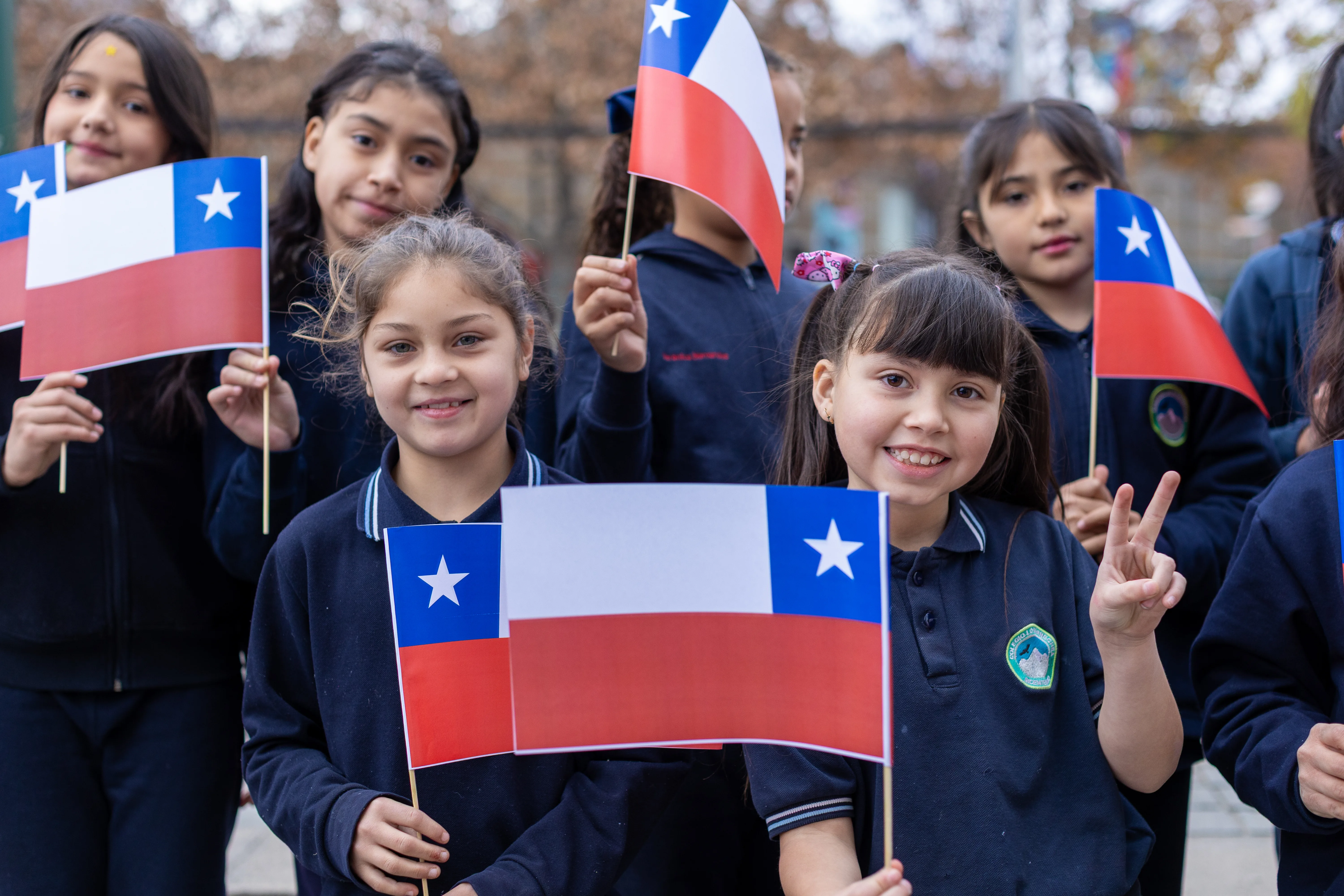 Alumnos del Colegio Lo Barnechea Bicentenario rindieron homenaje a la Bandera Chilena
